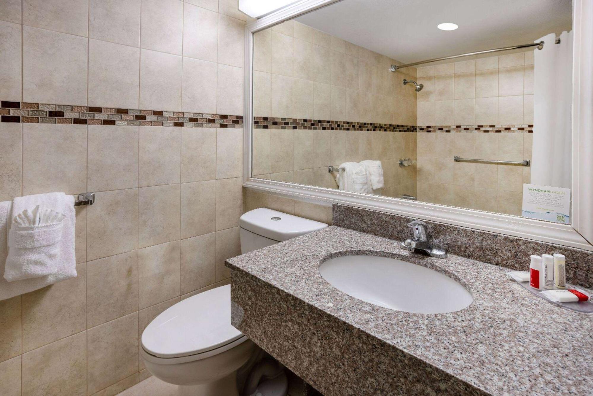 Ramada By Wyndham Rome - Verona Εξωτερικό φωτογραφία