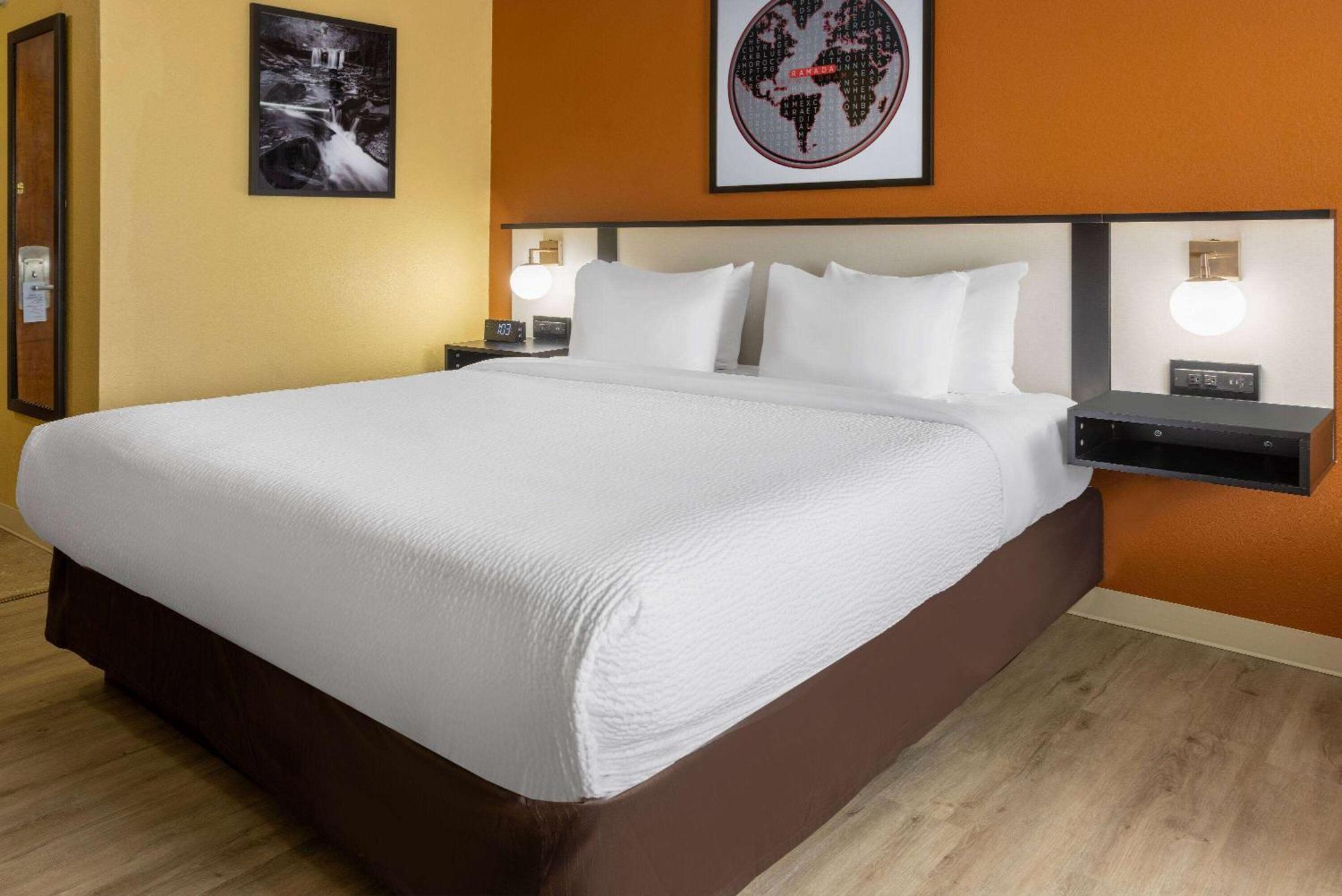 Ramada By Wyndham Rome - Verona Εξωτερικό φωτογραφία