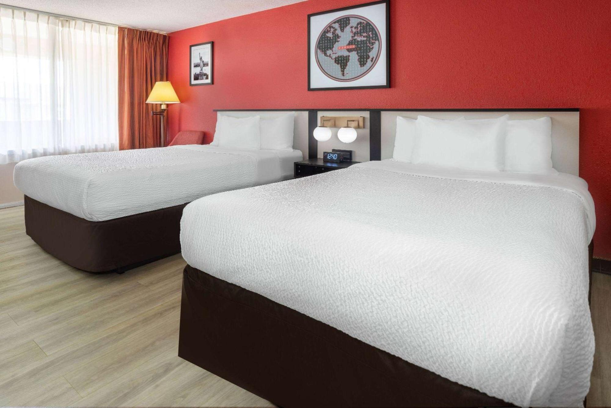 Ramada By Wyndham Rome - Verona Εξωτερικό φωτογραφία