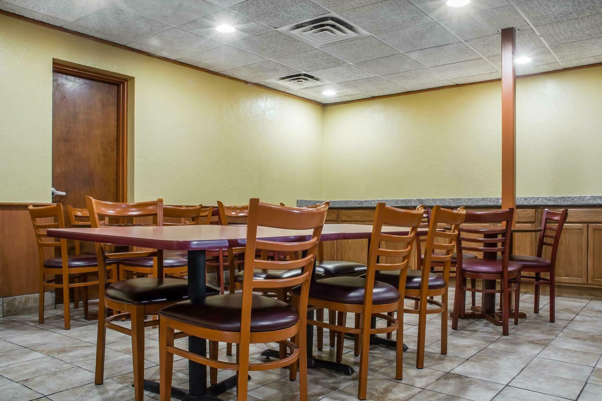 Ramada By Wyndham Rome - Verona Εξωτερικό φωτογραφία